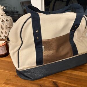 Wit and Delight stylish weekender bag